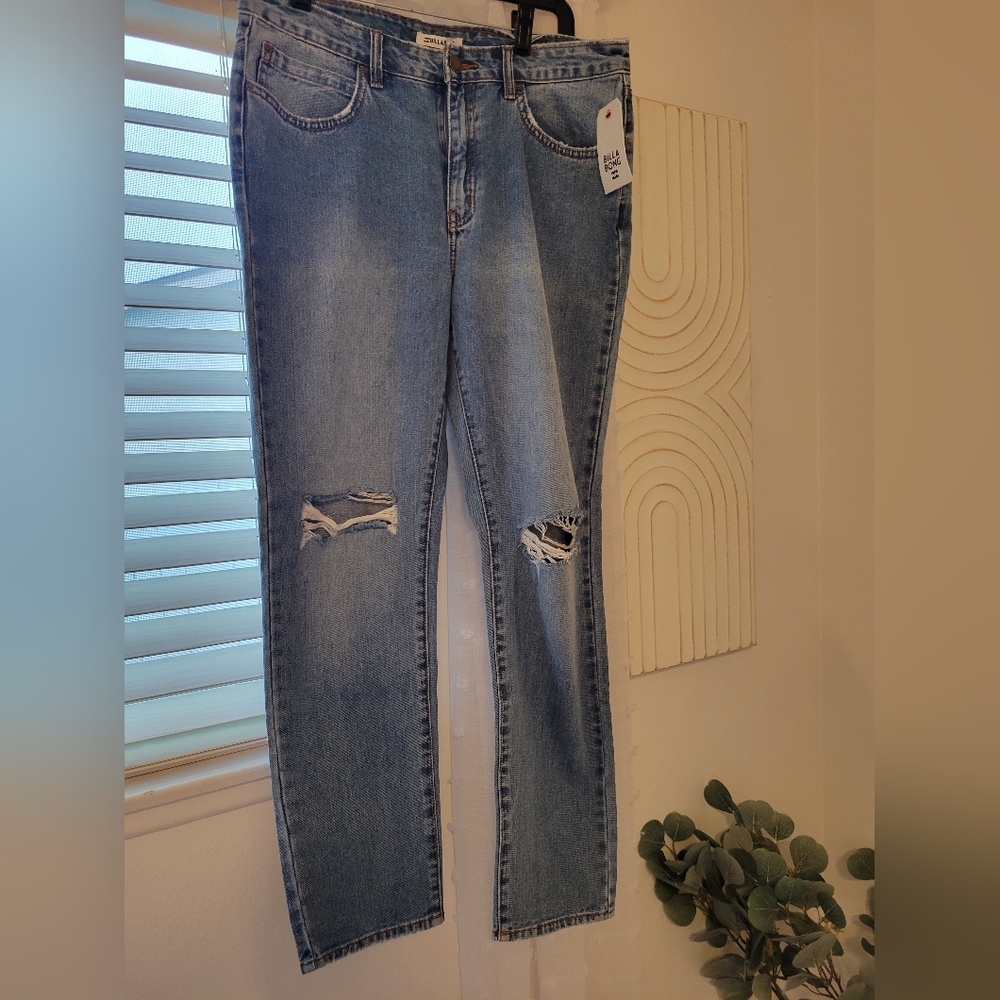 BILLABONG "CHEECKY" light wash straight leg ankle jean